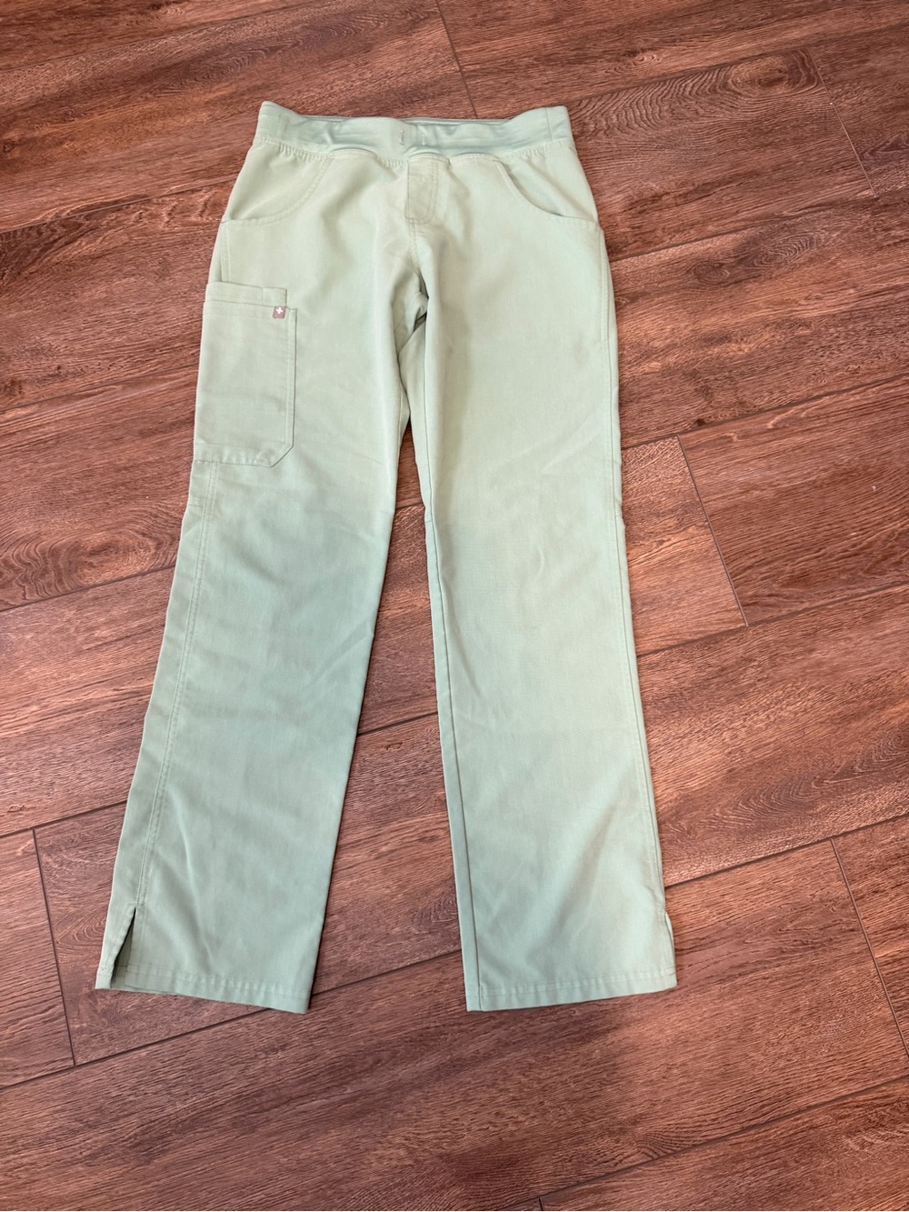 Figs Women's Straight-Leg Scrub Pants in Light Sage